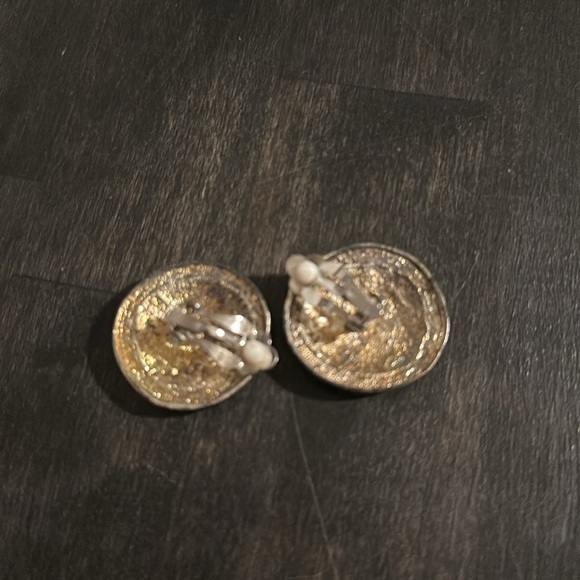 Vintage Sliver Tone Artsy Swirl Clip On Earrings - Picture 2 of 3